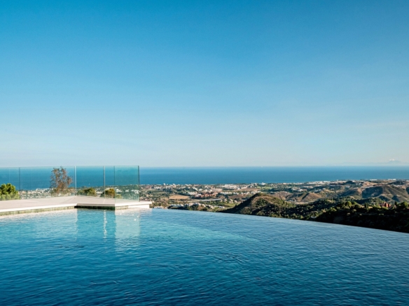 SOLD – La Zagaleta – 8B Classic Villa – Turnkey – Sea Views