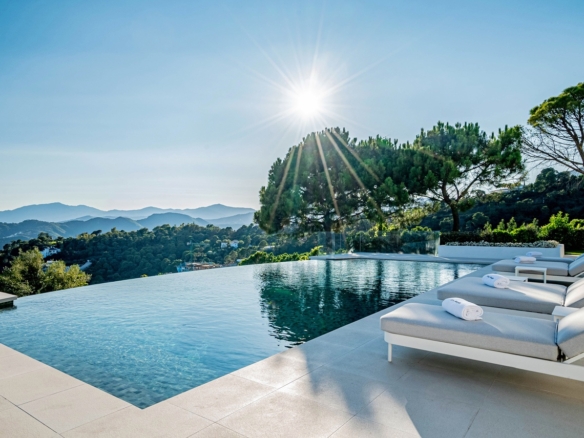 SOLD – La Zagaleta – 8B Classic Villa – Turnkey – Sea Views