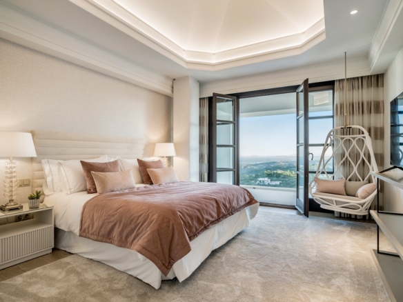 SOLD – La Zagaleta – 8B Classic Villa – Turnkey – Sea Views