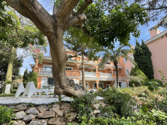New Golden Mile – 5B Garden Apt- Near Beach