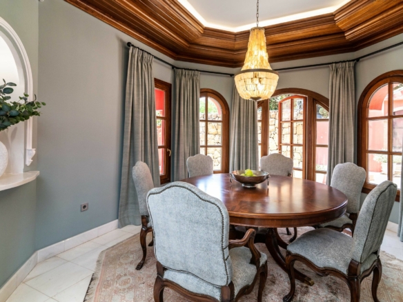 Golden mile (Marbella) – Palatial Mansion- 1st line Beach – For rent – Sleeps 26