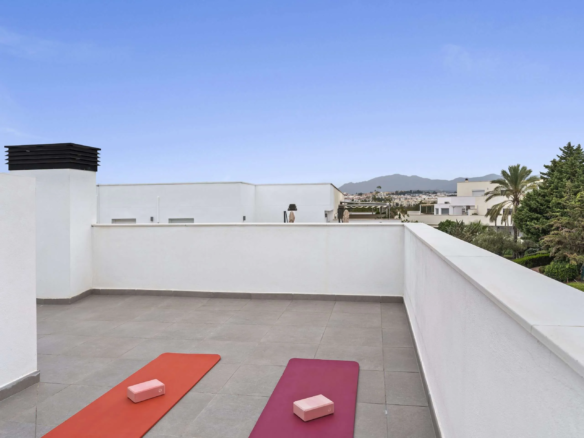 Nueva Andalucia -5B Townhouse -Near Everything