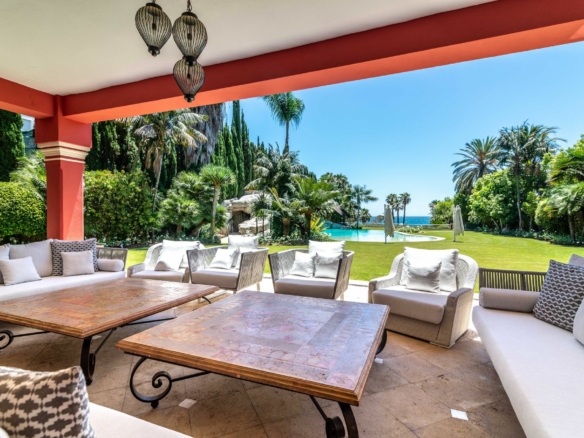 Golden mile (Marbella) – Palatial Mansion- 1st line Beach – For rent – Sleeps 26