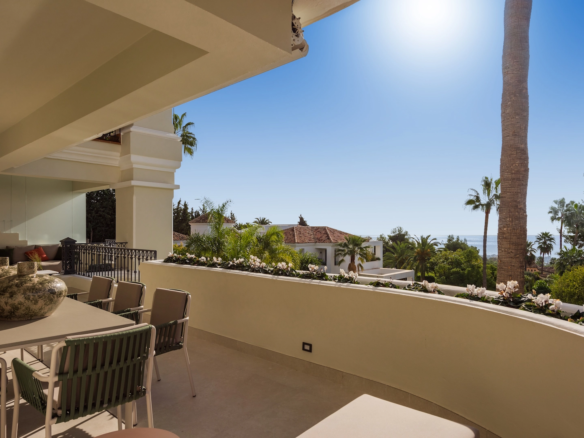 Golden Mile – 3B Apt – Sea Views – Gated -Turnkey