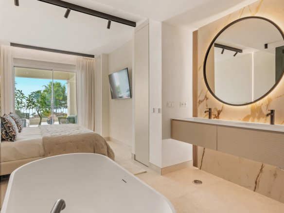 Golden Mile – 3B Apt – Sea Views – Gated -Turnkey