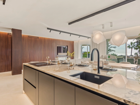 Golden Mile – 3B Apt – Sea Views – Gated -Turnkey
