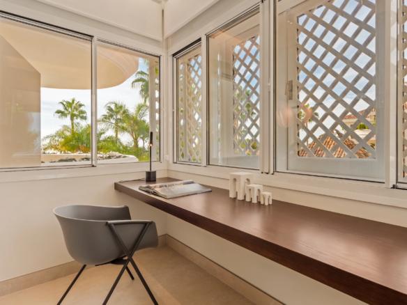 Golden Mile – 3B Apt – Sea Views – Gated -Turnkey