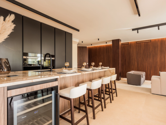 Golden Mile – 3B Apt – Sea Views – Gated -Turnkey