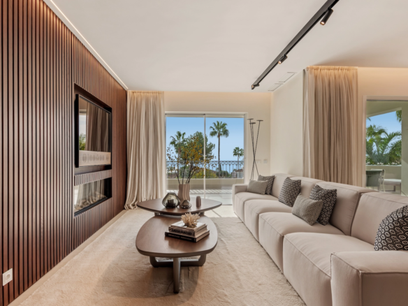 Golden Mile – 3B Apt – Sea Views – Gated -Turnkey