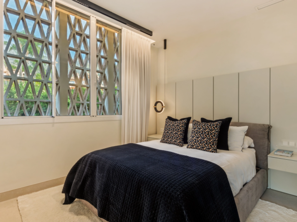 Golden Mile – 3B Apt – Sea Views – Gated -Turnkey