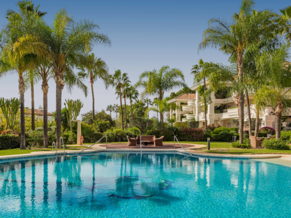 Golden Mile – 3B Apt – Sea Views – Gated -Turnkey