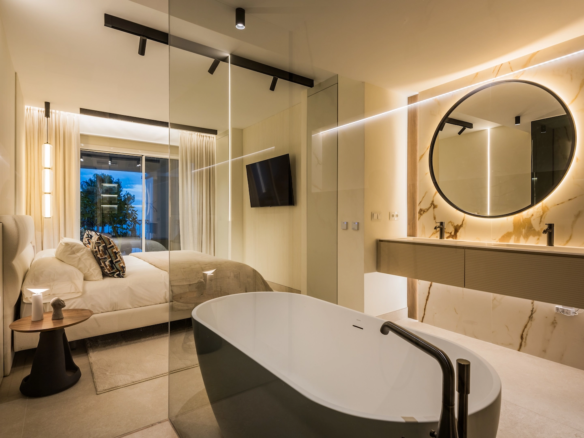 Golden Mile – 3B Apt – Sea Views – Gated -Turnkey
