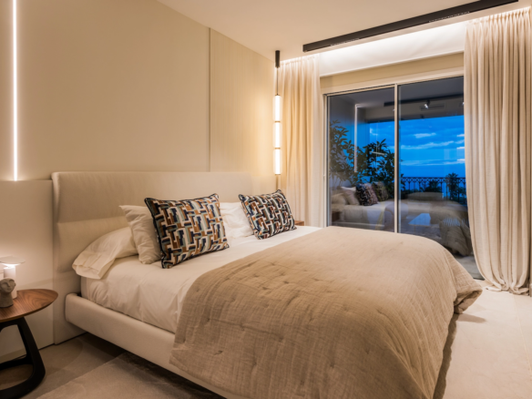 Golden Mile – 3B Apt – Sea Views – Gated -Turnkey