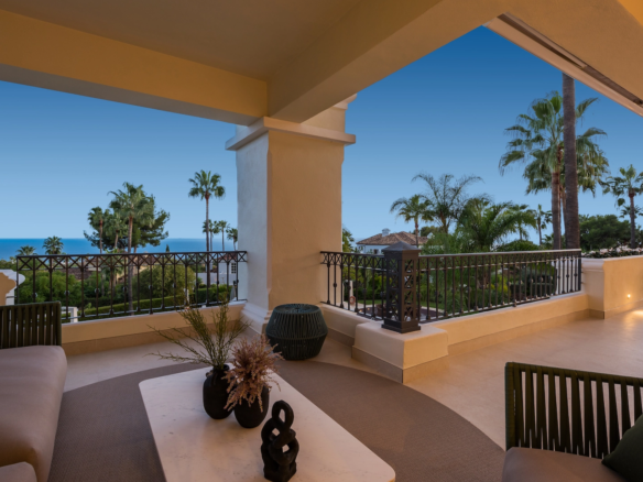 Golden Mile – 3B Apt – Sea Views – Gated -Turnkey