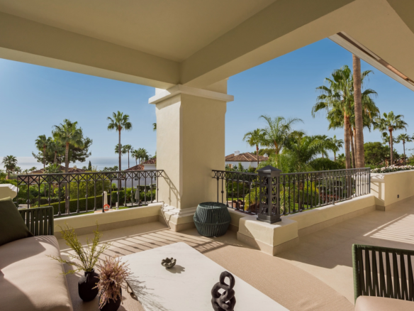 Golden Mile – 3B Apt – Sea Views – Gated -Turnkey