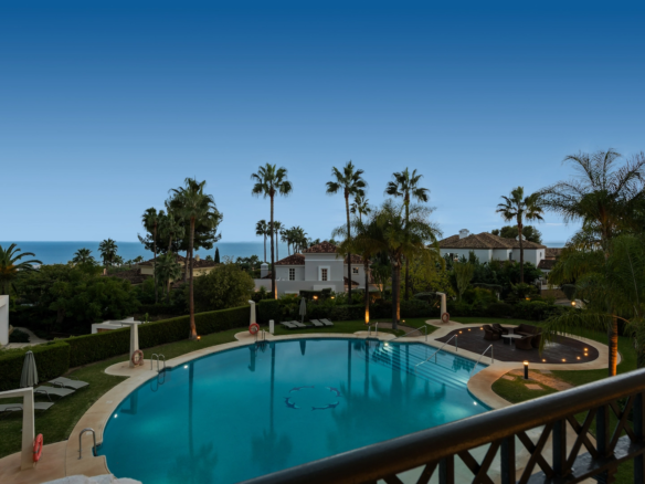 Golden Mile – 3B Apt – Sea Views – Gated -Turnkey