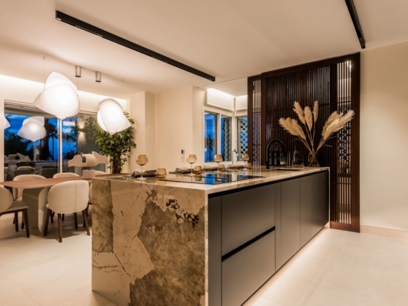 Golden Mile – 3B Apt – Sea Views – Gated -Turnkey