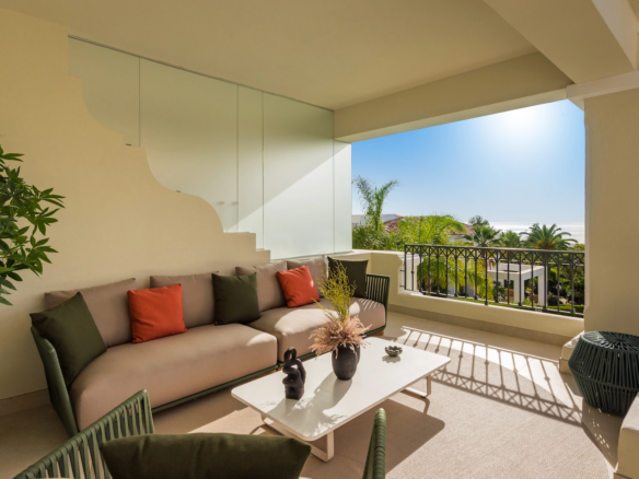 Golden Mile – 3B Apt – Sea Views – Gated -Turnkey