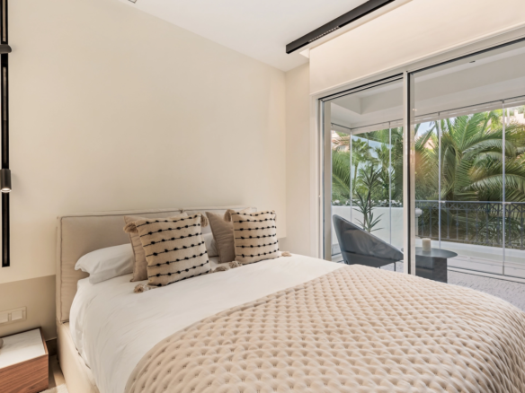 Golden Mile – 3B Apt – Sea Views – Gated -Turnkey