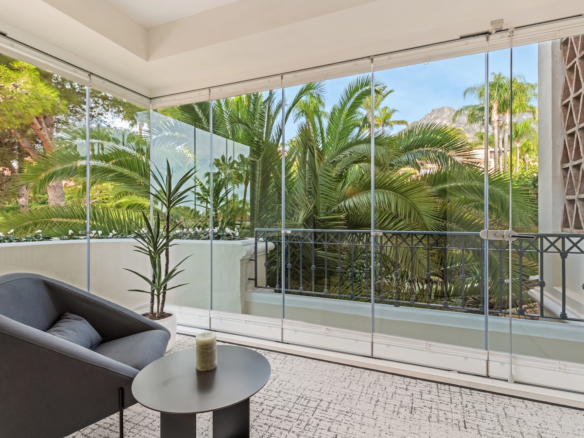 Golden Mile – 3B Apt – Sea Views – Gated -Turnkey