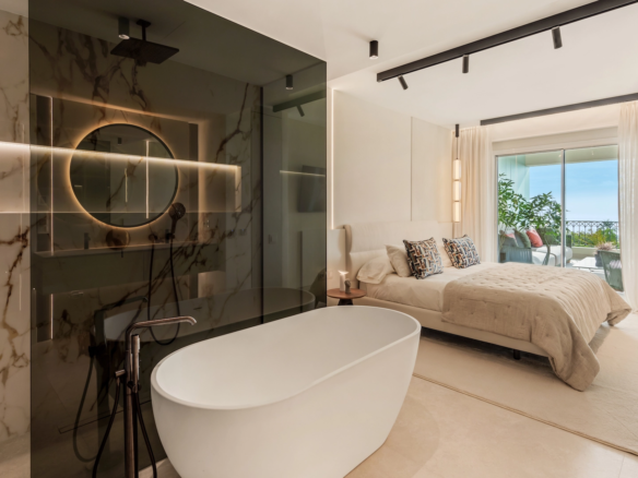 Golden Mile – 3B Apt – Sea Views – Gated -Turnkey
