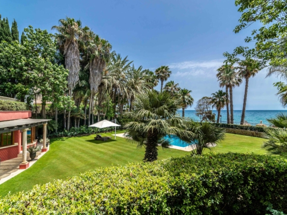 Golden mile (Marbella) – Palatial Mansion- 1st line Beach – For rent – Sleeps 26