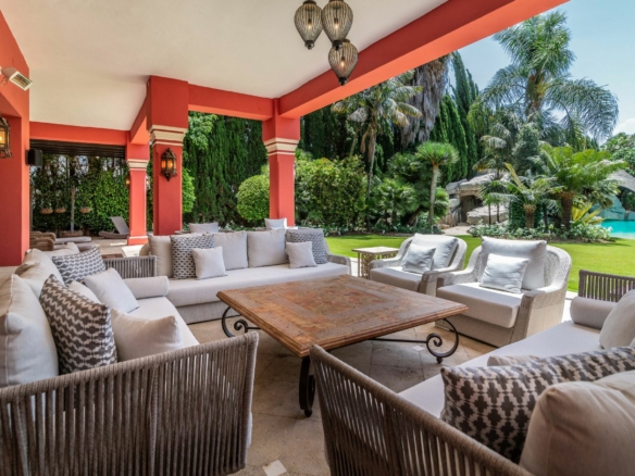 Golden mile (Marbella) – Palatial Mansion- 1st line Beach – For rent – Sleeps 26