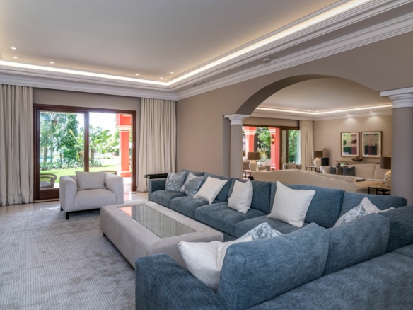 Golden mile (Marbella) – Palatial Mansion- 1st line Beach – For rent – Sleeps 26
