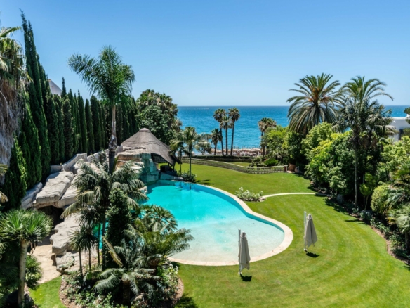 Golden mile (Marbella) – Palatial Mansion- 1st line Beach – For rent – Sleeps 26
