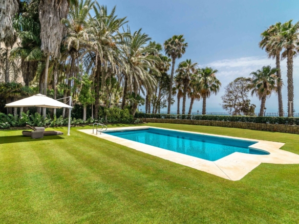 Golden mile (Marbella) – Palatial Mansion- 1st line Beach – For rent – Sleeps 26
