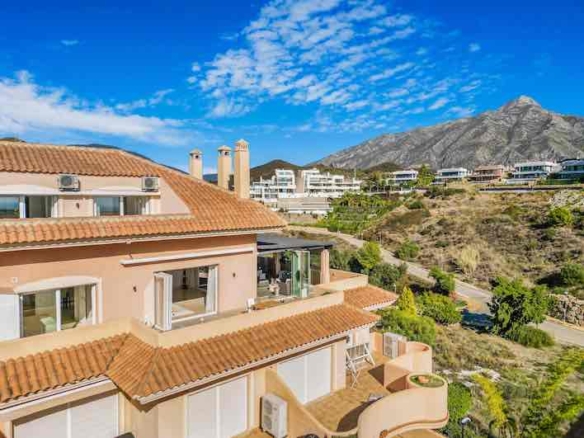 SOLD – Nueva Andalucía – 3B Penthouse – Sea Views – Turnkey