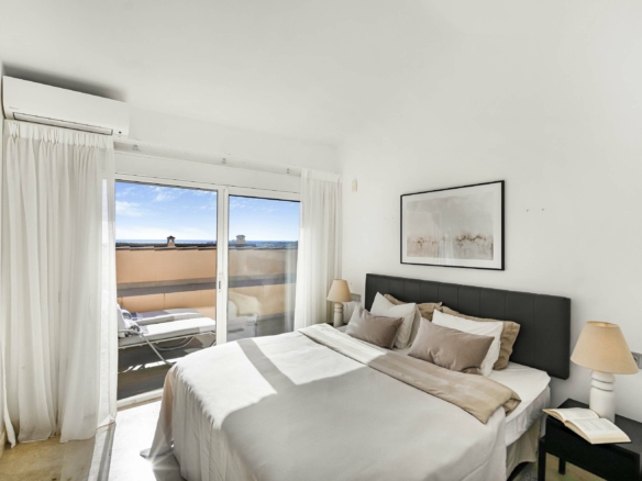 SOLD – Nueva Andalucía – 3B Penthouse – Sea Views – Turnkey