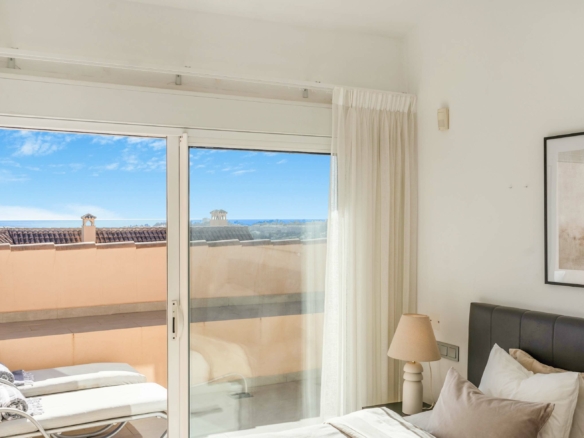 SOLD – Nueva Andalucía – 3B Penthouse – Sea Views – Turnkey