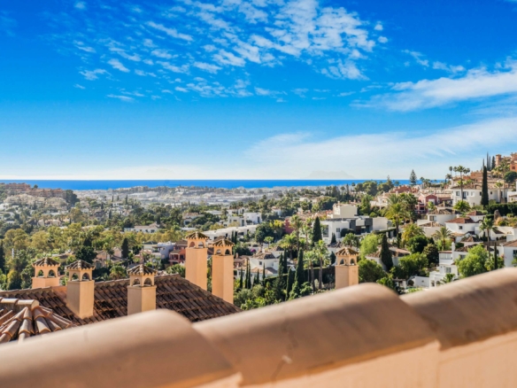 SOLD – Nueva Andalucía – 3B Penthouse – Sea Views – Turnkey