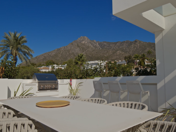 Golden Mile – Modern 5B Villa – Sea Views