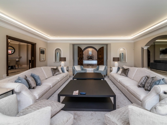 Golden mile (Marbella) – Palatial Mansion- 1st line Beach – For rent – Sleeps 26
