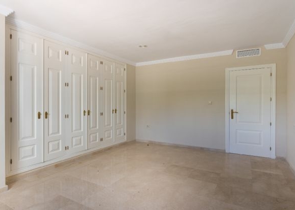 Bank repo -Marbella East 3B  – Near Golf & Sea