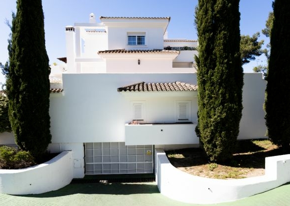 Bank repo -Marbella East 3B  – Near Golf & Sea