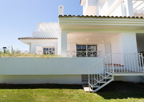 Bank repo -Marbella East 3B  – Near Golf & Sea