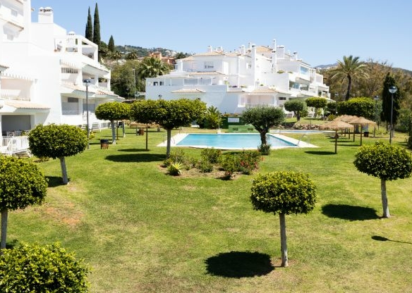 Bank repo -Marbella East 3B  – Near Golf & Sea