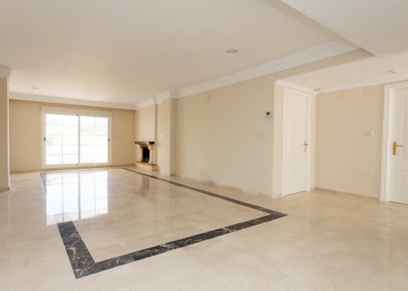 Bank repo -Marbella East 3B  – Near Golf & Sea
