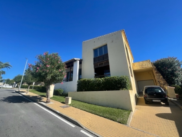 Benahavis – Villa – Commercial – Excl. Golf Area