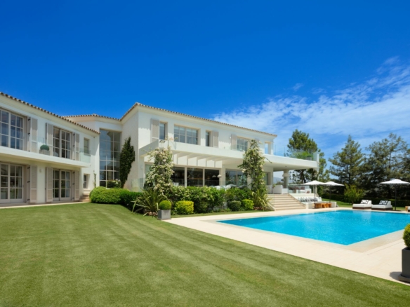 Nueva Andalucía – 6B Villa – 1st Line Golf