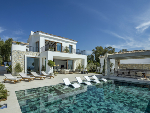 SOLD – La Quinta – 5B Villa – Sea. Views – Gated -Turnkey