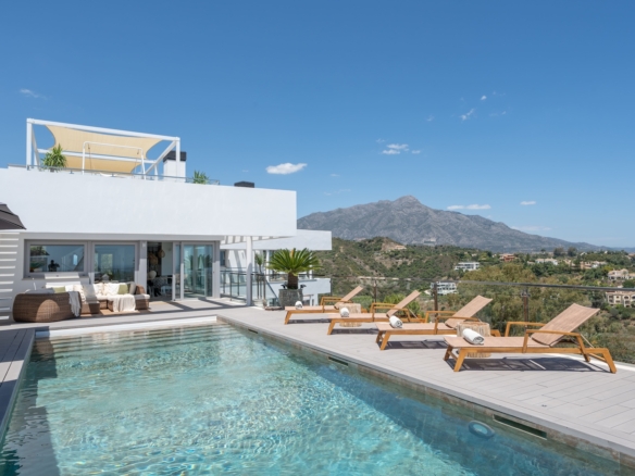 SOLD – Modern Villa in La Quinta Resort, Benahavís