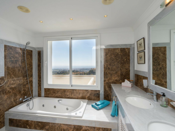 Reduced – Benahavís – 3B Penthouse – Panoramic Views
