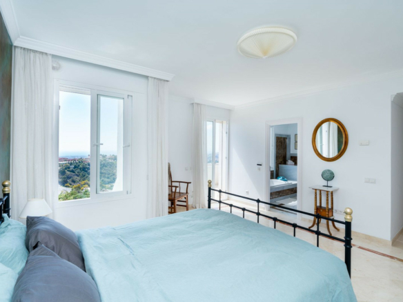 Reduced – Benahavís – 3B Penthouse – Panoramic Views