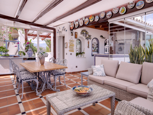Puerto Banus – 2B Penthouse -Large Terrace – Walk to Beach