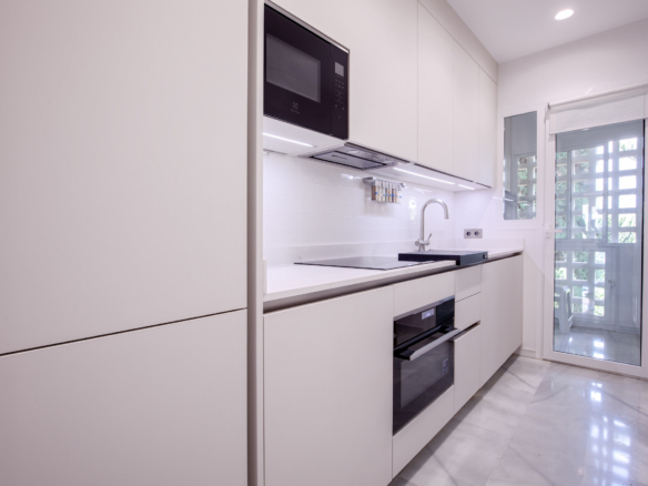 Puerto Banus – 2B Penthouse -Large Terrace – Walk to Beach