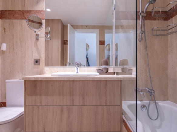 Puerto Banus – 2B Penthouse -Large Terrace – Walk to Beach